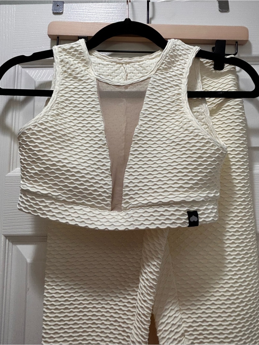 🍑🏃‍♀️NWOT 🧘🏽‍♀️🍑Booty by Brabants Cream Textured Crop Tank Top Sports Bra Only